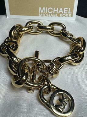 Classic Michael Kors bracelet gold links chunky padlock charm